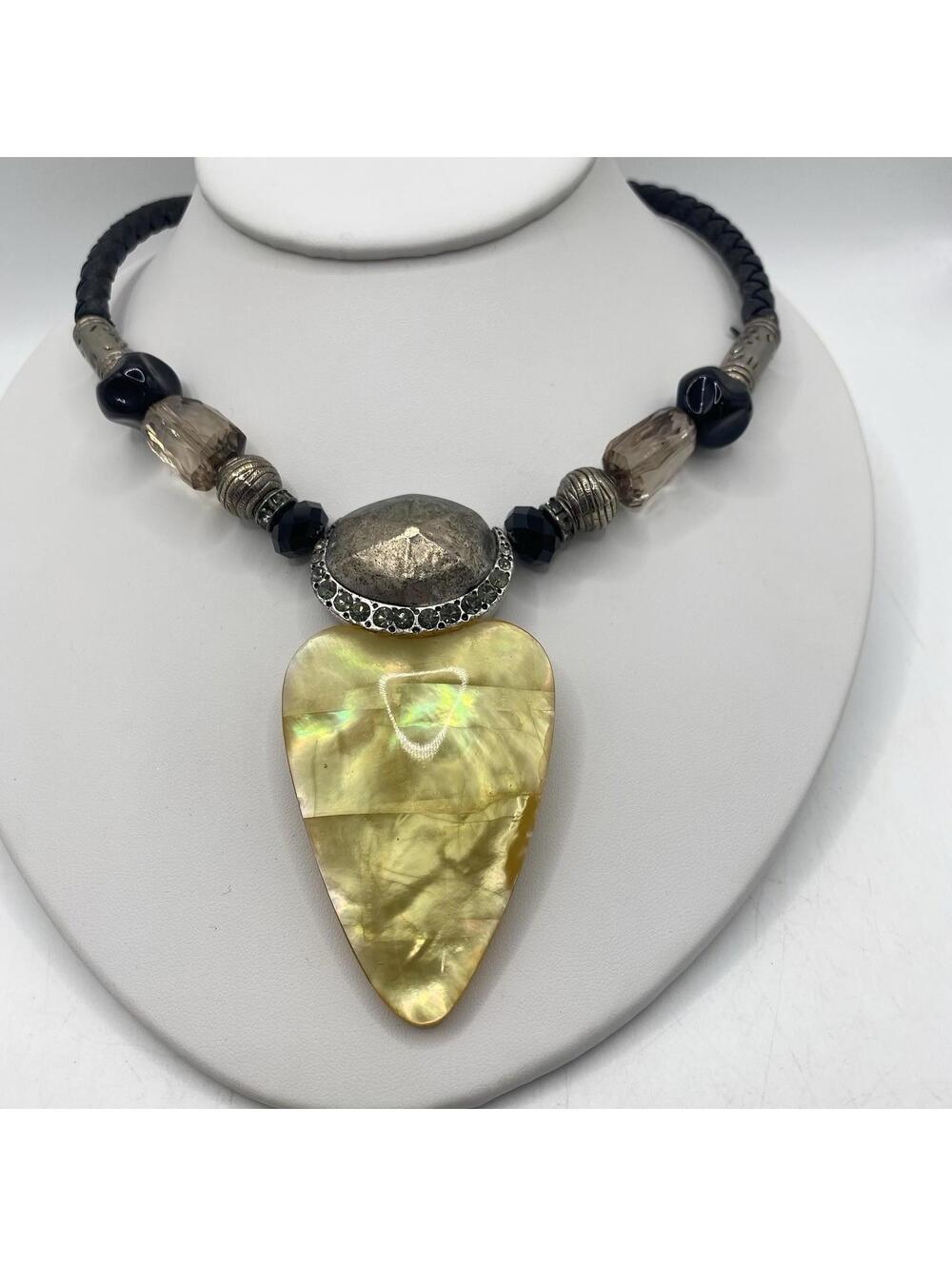 Chico's  Arrowhead Pendant Necklace Vtg. Leather, Crystal & Resin Elements J07